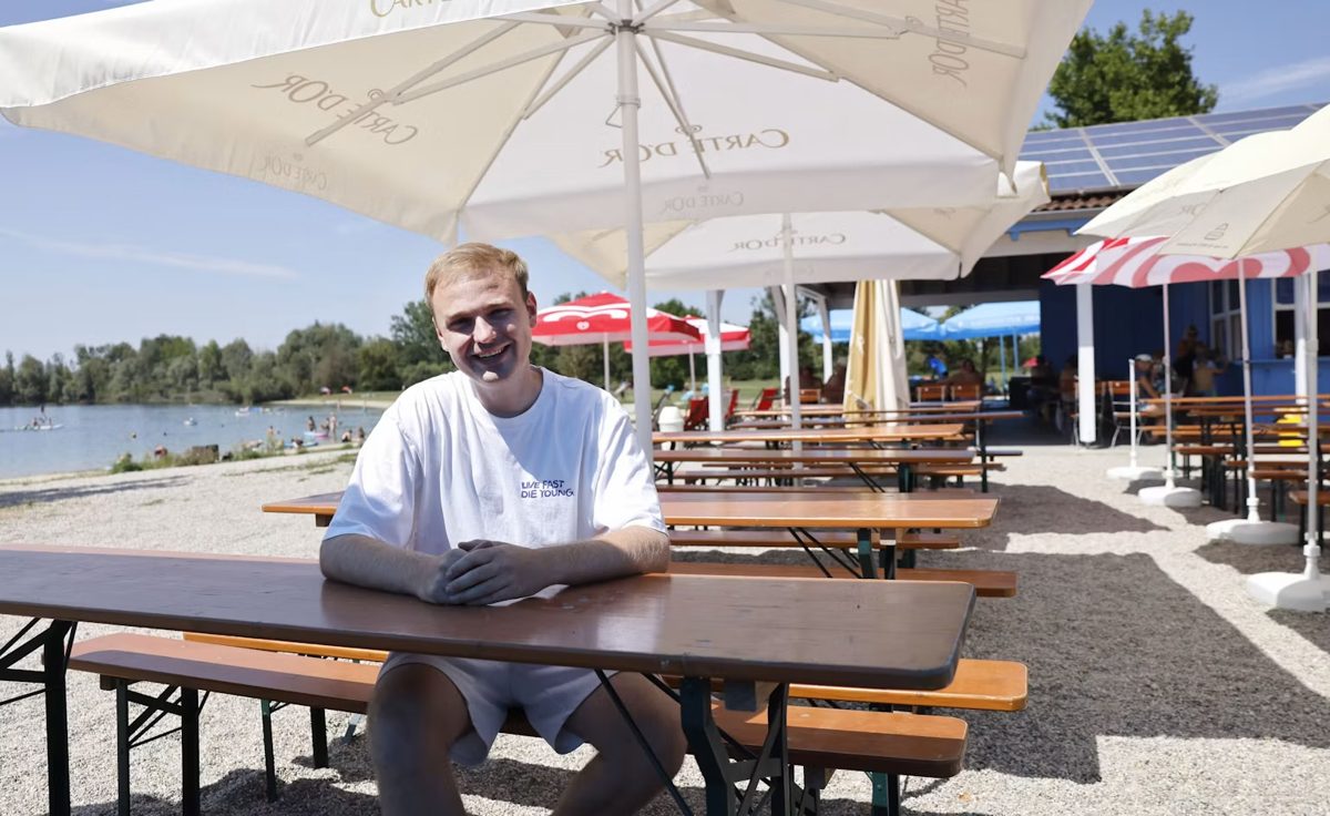 André Schröder am Biergarten des Aquapark Bayern